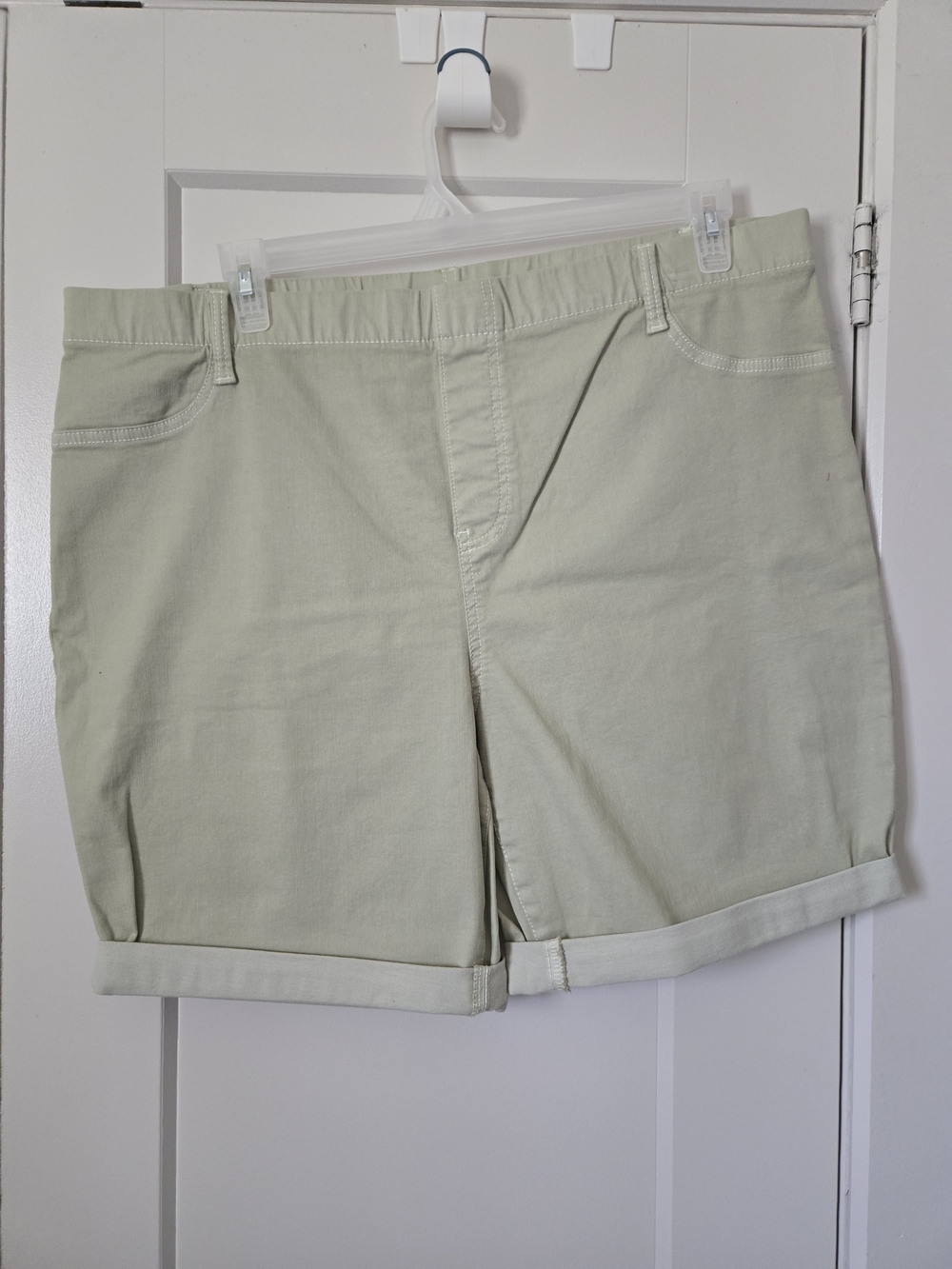 NWOT Light Sage Roll-Up Casual Shorts